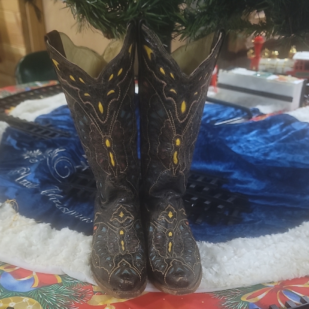 Elegant Brown and Yellow Western Boots